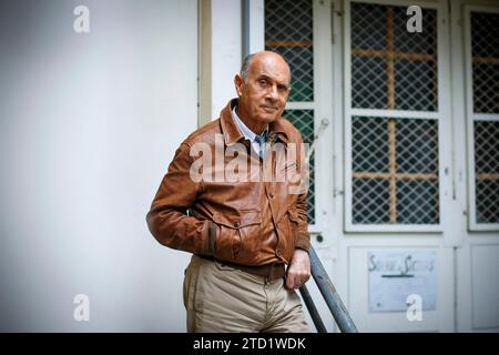 ©Thomas Padilla/MAXPPP - 30/08/2012 ; Parigi, Francia ; PORTRAIT DU CHANTEUR ACTEUR GUY MARCHAND AU THEATER DES NOUVEAUTES. L'attore e cantante della Franca Guy Marchand è morto. Nella foto a Parigi, in Francia, il 2012 agosto Foto Stock