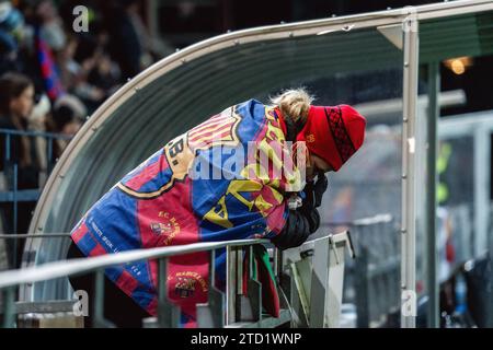 Malmoe, Svezia. 13 dicembre 2023. I tifosi del FC Barcelona hanno visto sulle tribune durante la partita di UEFA Women's Champions League tra FC Rosengaard e FC Barcelona al Malmö Idrottsplats di Malmö. (Foto: Gonzales Photo - Joe Miller). Foto Stock