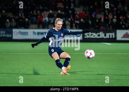 Malmoe, Svezia. 13 dicembre 2023. Emilia Larsson (9) del FC Rosengaard vista durante la partita di UEFA Women's Champions League tra FC Rosengaard e FC Barcelona al Malmö Idrottsplats di Malmö. (Foto: Gonzales Photo - Joe Miller). Foto Stock