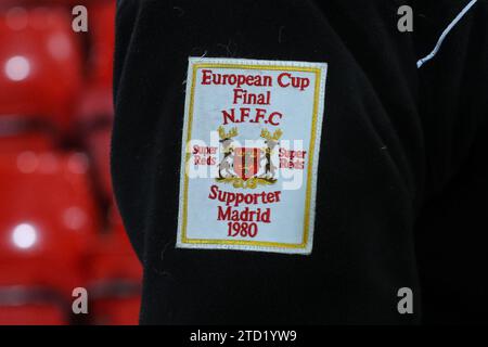 Il distintivo della finale di Coppa Europa 1980 dei tifosi del Nottingham Forest durante la partita di Premier League Nottingham Forest vs Tottenham Hotspur al City Ground, Nottingham, Regno Unito, 15 dicembre 2023 (foto di Gareth Evans/News Images) Foto Stock