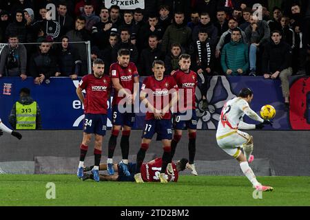 Pamplona, Spagna. 2 dicembre 2023. Sport. Calcio/calcio. Partita di calcio della Liga EA Sports tra CA Osasuna e Rayo Vallecano giocata allo stadio El Sadar di Pamplona (Spagna) il 2 dicembre 2023. Credito: Inigo Alzugaray/Cordon Press Foto Stock