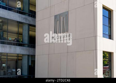 L'insegna della Salt Lake City Public Library sull'edificio di Salt Lake, Utah, Stati Uniti Foto Stock