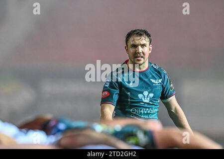 Ioan Lloyd degli Scarlets durante la partita della European Rugby Challenge Cup Llanelli Scarlets vs Black Lion al Parc y Scarlets, Llanelli, Regno Unito, 15 dicembre 2023 (foto di Craig Thomas/News Images) Foto Stock