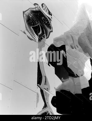 BW01957-00....WASHINGTON - The Seattle Space Needle Reflected on the Museum of Pop Culture (MOPOP). Foto Stock