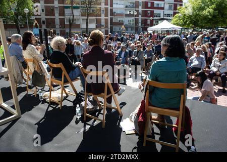 Madrid, 18/04/2023. Evento elettorale di Más Madrid con Mónica García, Rita Maestre e Manuela Carmena a Moratalaz. Foto: Isabel Permuy. ARCHDC. Crediti: Album / Archivo ABC / Isabel B. Permuy Foto Stock