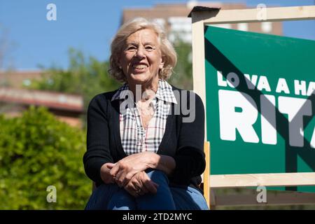 Madrid, 18/04/2023. Evento elettorale di Más Madrid con Mónica García, Rita Maestre e Manuela Carmena a Moratalaz. Foto: Isabel Permuy. ARCHDC. Crediti: Album / Archivo ABC / Isabel B. Permuy Foto Stock