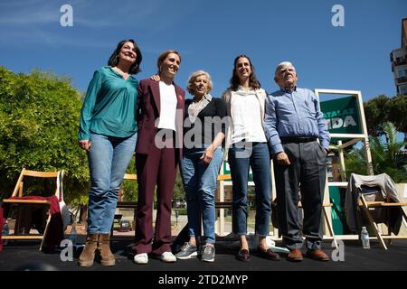 Madrid, 18/04/2023. Evento elettorale di Más Madrid con Mónica García, Rita Maestre e Manuela Carmena a Moratalaz. Foto: Isabel Permuy. ARCHDC. Crediti: Album / Archivo ABC / Isabel B. Permuy Foto Stock