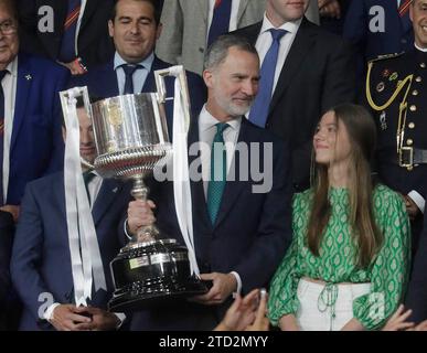 Siviglia, 05/06/2023. Finale della Copa del Rey 2023. Partita del Real Madrid contro Osasuna allo stadio la Cartuja. Re Don Felipe presenta la coppa alla presenza dell'infanta Sofía. Foto: Raúl Doblado. ARCHSEV. Crediti: Album / Archivo ABC / Raúl Doblado Foto Stock