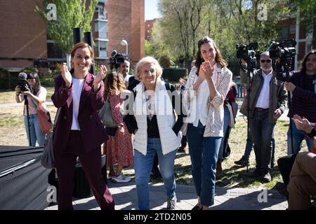 Madrid, 18/04/2023. Evento elettorale di Más Madrid con Mónica García, Rita Maestre e Manuela Carmena a Moratalaz. Foto: Isabel Permuy. ARCHDC. Crediti: Album / Archivo ABC / Isabel B. Permuy Foto Stock