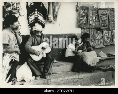 Città del Messico (Messico), dicembre 1981. Scena di un tipico mercato messicano, conosciuto come tianguis. Crediti: Album / Archivo ABC / Teodoro Naranjo Domínguez Foto Stock