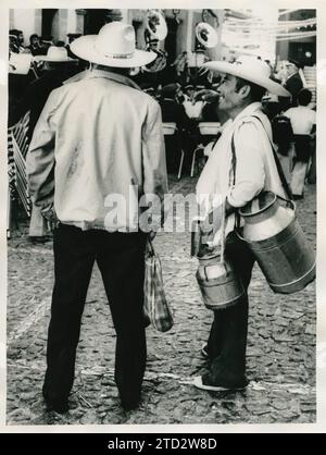 Città del Messico, dicembre 1981. Scena di un tipico mercato messicano, conosciuto come tianguis. Crediti: Album / Archivo ABC / Teodoro Naranjo Domínguez Foto Stock