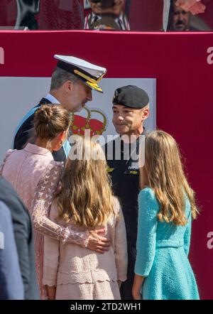 Madrid, 12/10/2019. Re Felipe vi, la regina Letizia e la principessa Leonor presiedono la sfilata delle forze armate nel giorno della festa nazionale della Spagna. I Re con i paracadutisti. Foto: Ignacio Gil. ARCHDC. Crediti: Album / Archivo ABC / Ignacio Gil Foto Stock