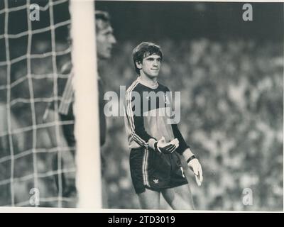 Giugno 1982. Coppa del mondo di calcio 1982. Arconada in una partita della nazionale spagnola. Crediti: Album / Archivo ABC Foto Stock