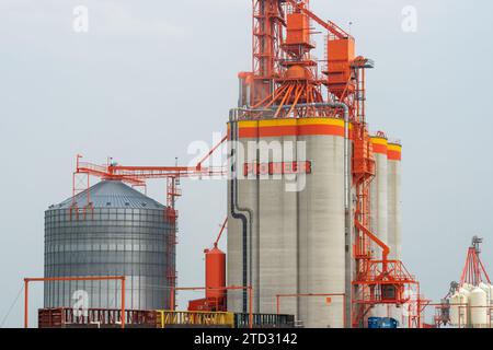 Un terminale di stoccaggio del grano interno Richardson Pioneer a MB, Canada Foto Stock