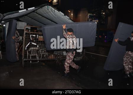 WILMAN-TERAN-CARCEL-4 Quito, viernes 15 de dicembre del 2023 Llegada del Presidente de la Judicatura Wilman Teran, a la carcel 4 de Quito, detenido en el operativo metastasis, impulsado por la Fiscalia General del Estado. Fotos: Rolando Enriquez/API Quito Pichincha Ecuador CLJ-WILMAN-TERAN-CARCEL-4-afcfa9274f3a1e719a62b32f0da434ba *** WILMAN TERAN CARCEL 4 Quito, venerdì 15 dicembre 2023 arrivo del presidente della magistratura Wilman Teran, al carcere 4 di Quito, arrestato nell'operazione metastasi Enriquez Entorney Enriquez, promosso dal Procuratore generale di Quito Foto Stock