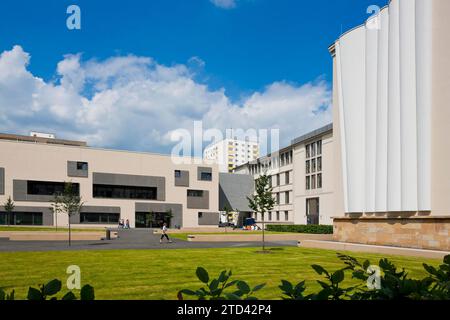 La ristrutturazione e i nuovi edifici hanno trasformato il sito nel terzo campus più grande di Dresda. Il nuovo edificio sulla Gerockstrasse ospita la mensa Foto Stock