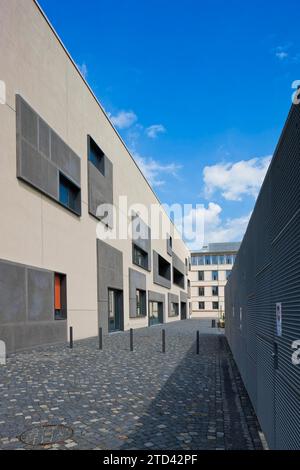 La ristrutturazione e i nuovi edifici hanno trasformato il sito nel terzo campus più grande di Dresda. Il nuovo edificio sulla Gerockstrasse ospita la mensa Foto Stock