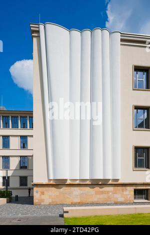 La ristrutturazione e i nuovi edifici hanno trasformato il sito nel terzo campus più grande di Dresda. Il nuovo edificio sulla Gerockstrasse ospita la mensa Foto Stock