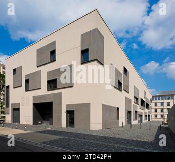 La ristrutturazione e i nuovi edifici hanno trasformato il sito nel terzo campus più grande di Dresda. Il nuovo edificio sulla Gerockstrasse ospita la mensa Foto Stock