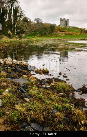 Audley's Castle sulle rive di Strangford Lough, Contea di Down, Irlanda del Nord. Location del film il Trono di Spade della guerra di Robb Stark. Foto Stock