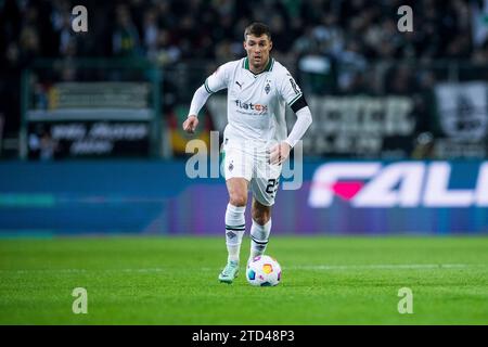 Joe Scally (Borussia M?nchengladbach, #29) am Ball 1. Fussball Bundesliga, Borussia M?nchengladbach - SV Werder Brema, M?nchengladbach, BORUSSIA-PARK LE NORMATIVE DFL VIETANO L'USO DI FOTOGRAFIE COME SEQUENZE DI IMMAGINI E/O QUASI-VIDEO. Foto Stock