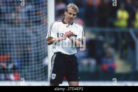 Calcio, firo: 21 maggio 1996 preparazione Campionato europeo di calcio Euro Campionato europeo, partita amichevole, preparazione per la partita internazionale 1996, foto di archivio, foto di archivio, immagini di archivio, gioco di addio Rudi Voller squadra di Rudi - nazionale Jurgen Klinsmann, mezza figura Foto Stock