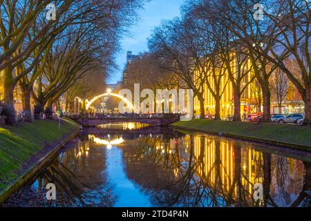 Weihnachtsmarkt, an der Königsallee, Kö, Stadtgraben Teich