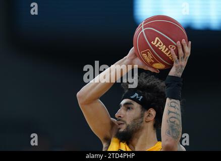 15 dicembre 2023, Amburgo: Pallacanestro: Bundesliga, giorno 11, round principale, Hamburg Towers - Walter Tigers Tübingen, nell'Arena edel-optics.de. Jhivvan Jackson di Tübingen in azione. Foto: Marcus Brandt/dpa Foto Stock