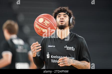 15 dicembre 2023, Amburgo: Pallacanestro: Bundesliga, giorno 11, round principale, Hamburg Towers - Walter Tigers Tübingen, nell'Arena edel-optics.de. Jhivvan Jackson di Tübingen in azione. Foto: Marcus Brandt/dpa Foto Stock