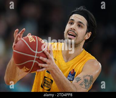 15 dicembre 2023, Amburgo: Pallacanestro: Bundesliga, giorno 11, round principale, Hamburg Towers - Walter Tigers Tübingen, nell'Arena edel-optics.de. Erol Ersek di Tübingen in azione. Foto: Marcus Brandt/dpa Foto Stock