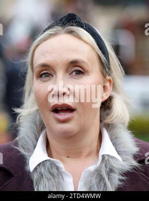 L'addestratrice Sophie Leech durante il secondo giorno della riunione di Natale all'ippodromo di Cheltenham. Data immagine: Sabato 16 dicembre 2023. Foto Stock