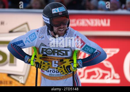 Aleksander Aamodt Kilde (NOR) gareggia durante l'Audi FIS Alpine Ski World Cup, menÂ&#x80;&#x99;s Downhill Race sul Saslong Slope in Val Gardena il 16 dicembre 2023, Val Gardena, Bolzano, Italia. Foto Stock