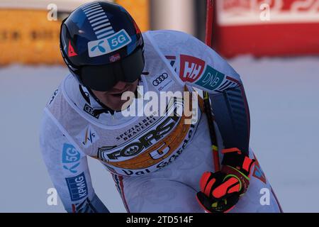 Adrian Smiseth Sejersted (NOR) gareggia durante l'Audi FIS Alpine Ski World Cup, menÂ&#x80;&#x99;s Downhill Race sul Saslong Slope in Val Gardena il 16 dicembre 2023, Val Gardena, Bolzano, Italia. Foto Stock