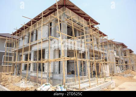 casa in costruzione con struttura in blocchi di cemento cellulare autoclavata in cantiere Foto Stock