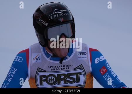 Cyprien Sarrazin (fra) gareggia durante l'Audi FIS Alpine Ski World Cup, menÂ&#x80;&#x99;s Downhill Race sul Saslong Slope in Val Gardena il 16 dicembre 2023, Val Gardena, Bolzano, Italia. Foto Stock