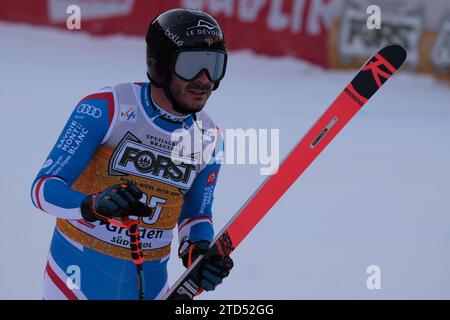 Cyprien Sarrazin (fra) gareggia durante l'Audi FIS Alpine Ski World Cup, menÂ&#x80;&#x99;s Downhill Race sul Saslong Slope in Val Gardena il 16 dicembre 2023, Val Gardena, Bolzano, Italia. Foto Stock