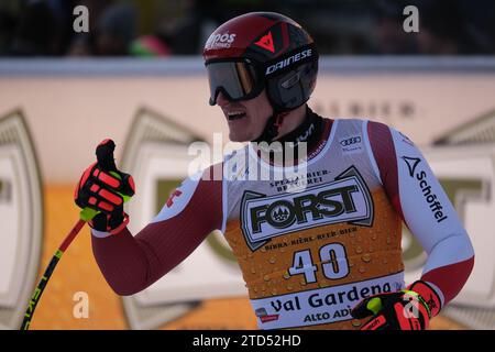 Stefan Babinsky (AUT) gareggia durante l'Audi FIS Alpine Ski World Cup, menÂ&#x80;&#x99;s Downhill Race sul Saslong Slope in Val Gardena il 16 dicembre 2023, Val Gardena, Bolzano, Italia. Foto Stock