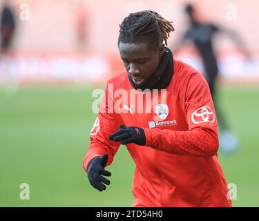 Al Fábio Jaló posto di Barnsley nella sessione di riscaldamento pre-partita durante il match di Sky Bet League 1 Barnsley vs Charlton Athletic a Oakwell, Barnsley, Regno Unito, il 16 dicembre 2023 (foto di Alfie Cosgrove/News Images) a Barnsley, Regno Unito il 12/16/2023. (Foto di Alfie Cosgrove/News Images/Sipa USA) Foto Stock