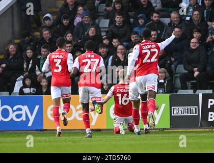 Jamie Lindsay #16 del Rotherham United segna 0-1 durante il match per il campionato Sky Bet Plymouth Argyle vs Rotherham United a Home Park, Plymouth, Regno Unito, 16 dicembre 2023 (foto di Stan Kasala/News Images) in , il 12/16/2023. (Foto di Stan Kasala/News Images/Sipa USA) Foto Stock