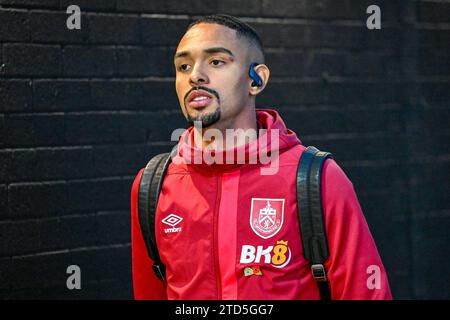 Burnley, Lancashire, Regno Unito. 16 dicembre 2023. 16 dicembre 2023; Turf Moor, Burnley, Lancashire, Inghilterra; Premier League Football, Burnley vs Everton; Vitinho of Burnley arriva alla partita credito: Action Plus Sports Images/Alamy Live News Foto Stock