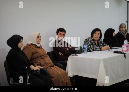 13 dicembre 2023: Gaziantep, Turkiye. 13 dicembre 2023. Amal Alnassan, direttore dell'Amal Healing and Advocacy Centre durante un evento tenutosi a Gaziantep per pubblicare un libro in arabo intitolato "'la narrativa dell'arresto e della scomparsa forzata nelle prigioni del regime siriano". Gli ex detenuti delle prigioni del governo siriano, i familiari dei detenuti, nonché i rappresentanti delle organizzazioni e dei comitati siriani per i diritti umani che si occupano della questione dei detenuti nelle prigioni siriane, hanno partecipato all'evento organizzato dall'Amal Healing and Advocacy Centre nel Turkiye meridionale (immagine di credito: Foto Stock