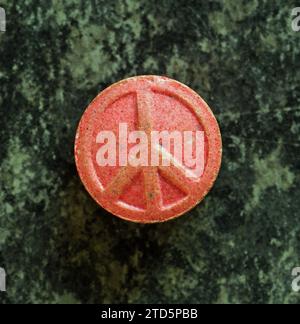 PILLOLA DI ECSTASY RED PEACE & LOVE - COMPRESSE DI ECSTASY - MDMA Foto Stock