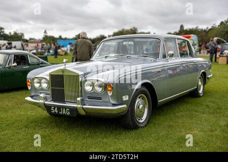 1972 Rolls-Royce Silver Shadow, in mostra al Race Day Airshow tenutosi a Shuttleworth il 2 ottobre 2023. Foto Stock