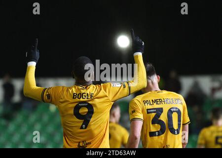 Newport, Regno Unito. 16 dicembre 2023. Newport, Galles, sabato 16 dicembre 2023. Omar Bogle di Newport County festeggia dopo aver segnato il primo gol della sua squadra. EFL football League Two match, Newport County contro Grimsby Town, a Rodney Parade a Newport, Galles, sabato 16 dicembre 2023. Questa immagine può essere utilizzata solo per scopi editoriali. Solo editoriale, foto di Credit: Andrew Orchard Sports Photography/Alamy Live News Foto Stock