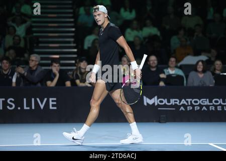 London Docklands, Regno Unito. 16 dicembre 2023. Londra, Regno Unito, il 16 dicembre 2023. Holger "The Viking" Rune festeggia durante la sua partita contro GA"l'Monf" Monfils durante l'UTS London Tennis presso l'Excel Centre di Londra Docklands, Regno Unito, il 16 dicembre 2023. Foto di Joshua Smith. Solo per uso editoriale, licenza necessaria per uso commerciale. Nessun utilizzo in scommesse, giochi o pubblicazioni di un singolo club/campionato/giocatore. Credito: UK Sports Pics Ltd/Alamy Live News Foto Stock