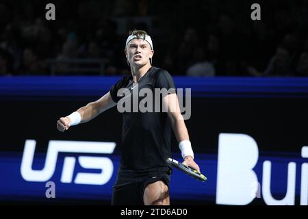 London Docklands, Regno Unito. 16 dicembre 2023. Londra, Regno Unito, il 16 dicembre 2023. Holger "The Viking" Rune festeggia durante la sua partita contro GA"l'Monf" Monfils durante l'UTS London Tennis presso l'Excel Centre di Londra Docklands, Regno Unito, il 16 dicembre 2023. Foto di Joshua Smith. Solo per uso editoriale, licenza necessaria per uso commerciale. Nessun utilizzo in scommesse, giochi o pubblicazioni di un singolo club/campionato/giocatore. Credito: UK Sports Pics Ltd/Alamy Live News Foto Stock