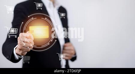 Businessman con carta di credito per effettua un acquisto su Internet sul computer portatile con carta di credito, pagamento online, shopping online, e-comme Foto Stock