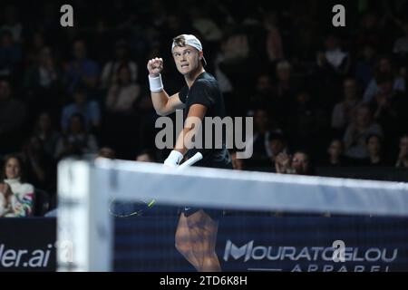 London Docklands, Regno Unito. 16 dicembre 2023. Londra, Regno Unito, il 16 dicembre 2023. Holger "The Viking" Rune festeggia durante la sua partita contro Alexander "The Bublik Enemy" Bublik durante l'UTS London Tennis presso l'Excel Centre, London Docklands, Regno Unito, il 16 dicembre 2023. Foto di Joshua Smith. Solo per uso editoriale, licenza necessaria per uso commerciale. Nessun utilizzo in scommesse, giochi o pubblicazioni di un singolo club/campionato/giocatore. Credito: UK Sports Pics Ltd/Alamy Live News Foto Stock