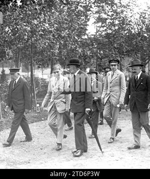 20/09/1923. Saint Sebastian. Concorso agricolo e zootecnico SS.AA.RR. Il principe delle Esturie (1) e il neonato D. Jaime (2) all'arrivo al concorso Airkolaris e Aurreskularis. Crediti: Album / Archivo ABC / Julio Duque Foto Stock