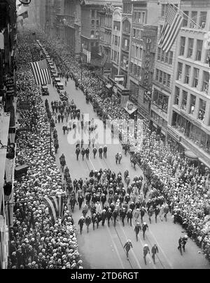 06/30/1926. NEW YORK. Una manifestazione straordinaria. Impressionante sfilata con la quale il popolo di New York ha espresso la propria gioia e ammirazione per l'impresa del comandante Byrd, il primo uomo a volare sopra il Polo Nord. edizione tarda. Crediti: Album / Archivo ABC / Vidal Foto Stock